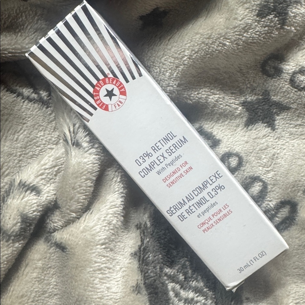 First Aid Beauty Retinol Complex Serum - White and Red